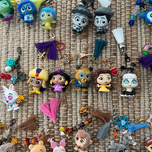 ✨💛 Disney Doorable keychain charms handmade choose one a favorite character - Picture 13 of 16